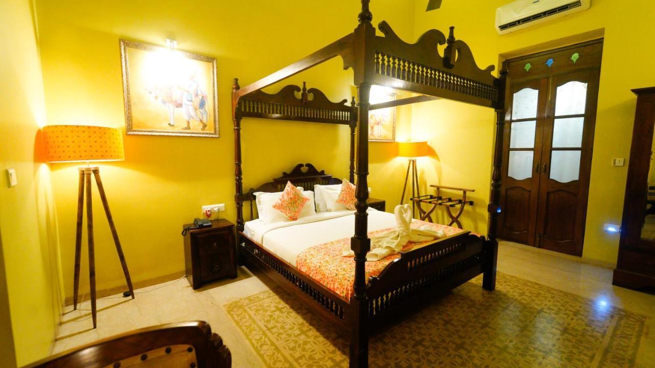 Surya Kiran Heritage Hotel Panadzsi Kültér fotó