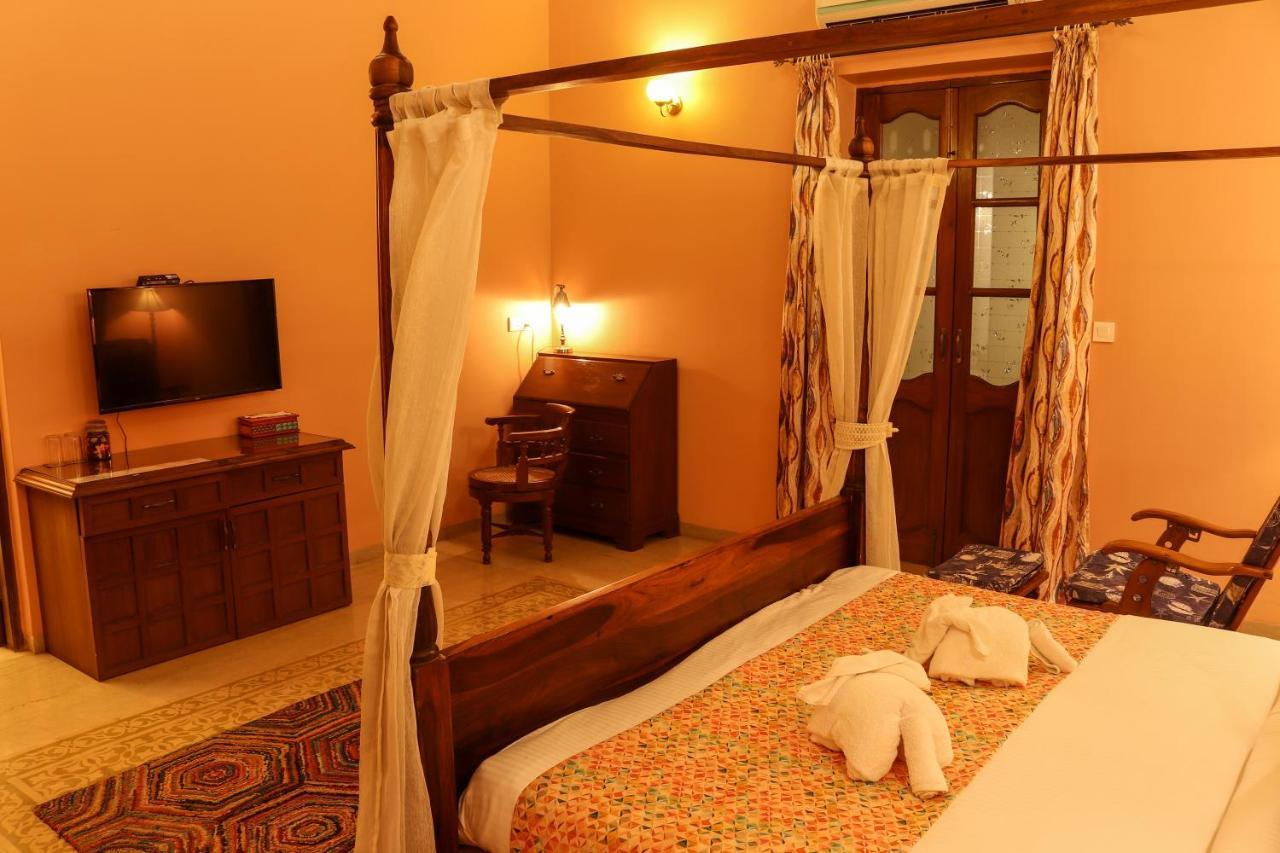 Surya Kiran Heritage Hotel Panadzsi Kültér fotó