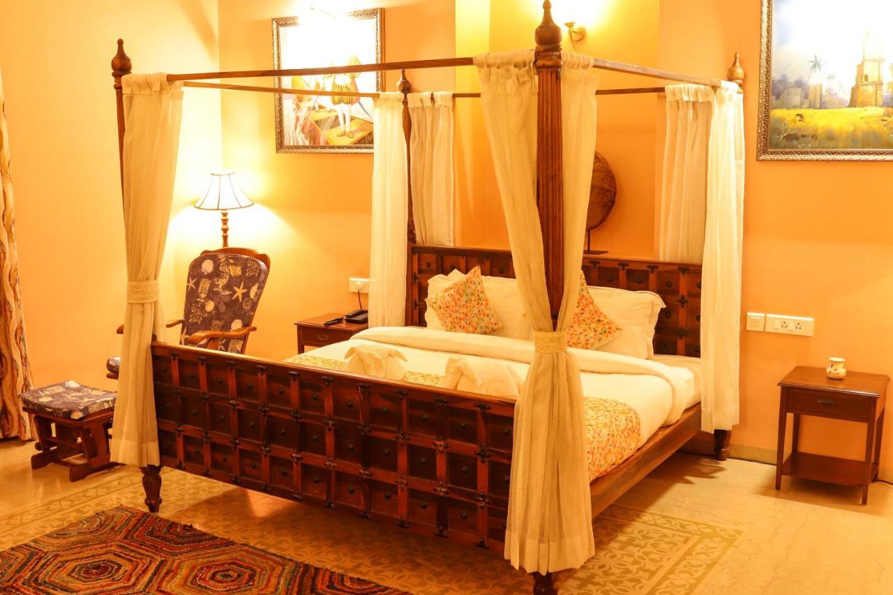 Surya Kiran Heritage Hotel Panadzsi Kültér fotó